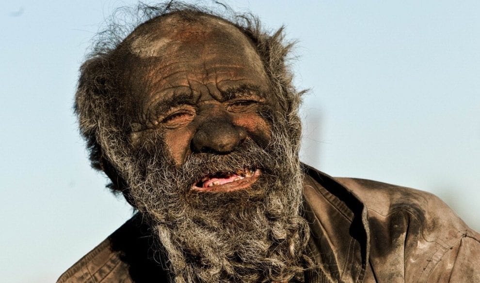 L'uomo che ha vissuto 60 anni senza mai lavarsi L'uomo che ha vissuto 60 anni senza mai lavarsi
