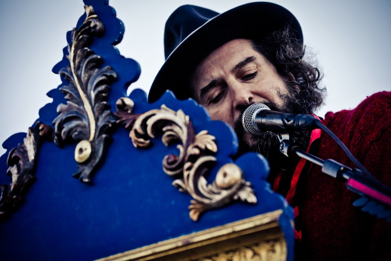 Vinicio Capossela raddoppia i concerti in Sicilia: dicembre a Catania e Palermo