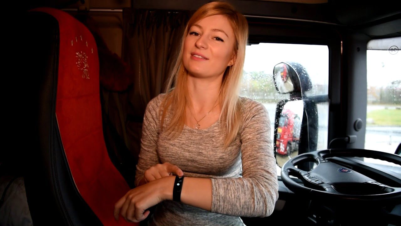 iwona-blecharczyk-la-miss-che-gira-l-europa-in-camion